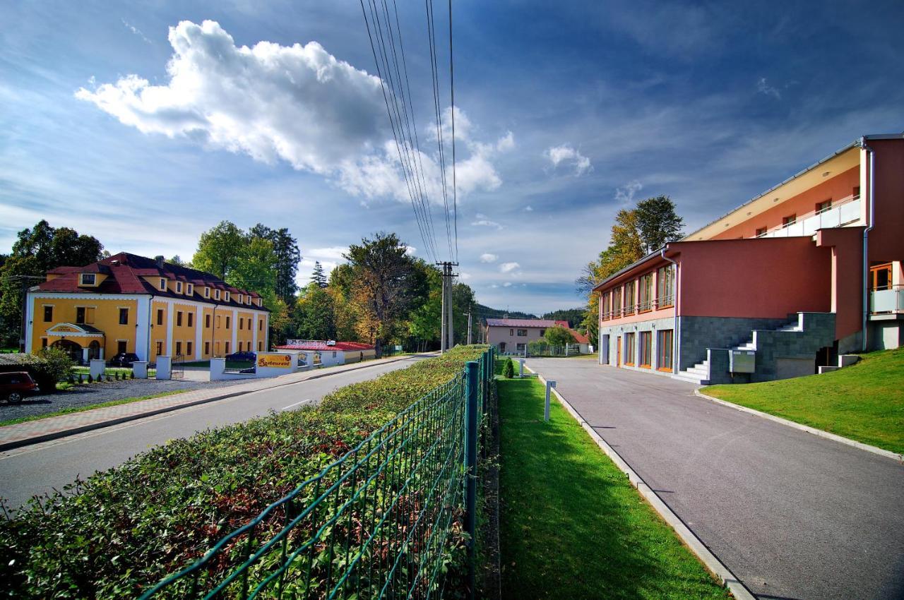 Hotel Lucivna Exterior photo